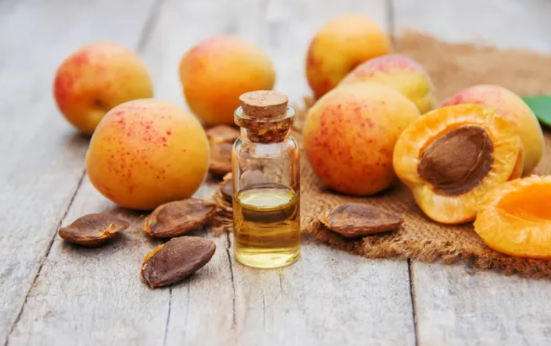 Cold Pressed Apricot Kernel Oil, For Cosmetic, Packaging Size: 100 ml at Rs  290/bottle in Kanpur